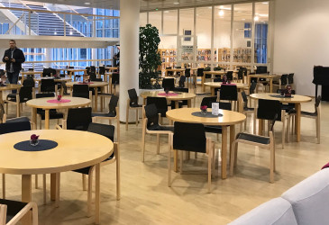 Kahvio lähes tyhjänä.