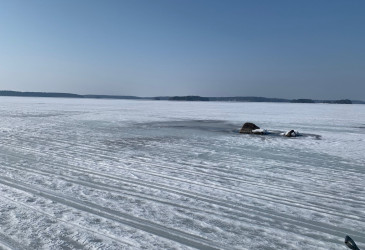 jäistä latua ja järvenselkää.