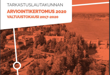 Arviointikertomuksen kansi, jossa kuva Valtionhotelllista.