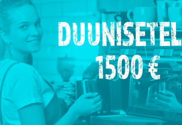 tyttö kahvikannun kanssa