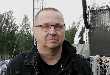 Kirjastonhoitaja rokkikonsertissa