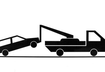 Mustavalkoisessa piirroskuvassa hinataan autoa.