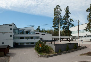 Kotitalousluokka sijaitsee koulukeskuksen vanhalla puolella.