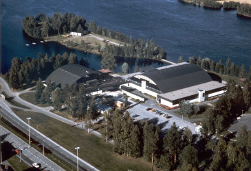 Uimahalli ilmasta kuvattuna.