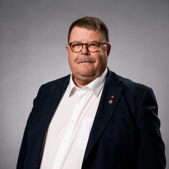mies, ylävartalo.