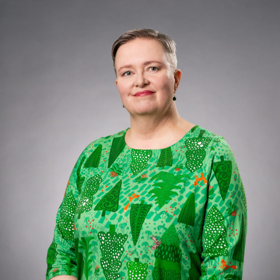 nainen, ylävartalo.