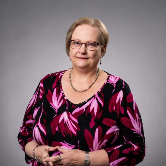 nainen, ylävartalo.