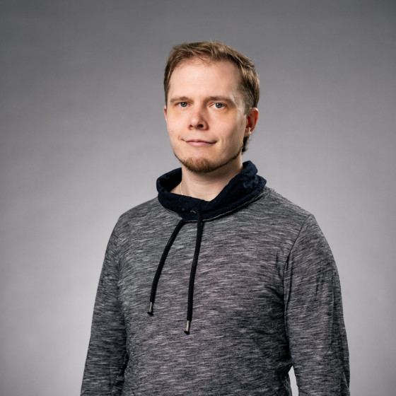 Kuvassa on yksi henkilö.