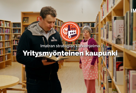 Kaupunginjohtaja ja Imatran mummo kirjastossa.