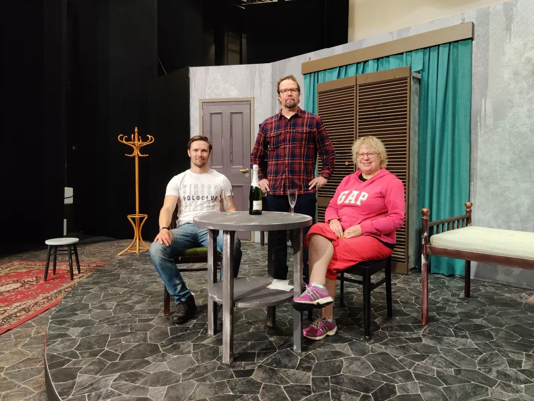 Joonas Vartiainen (vas.), Petteri Summanen ja Ulla-Maija Järnstedt.