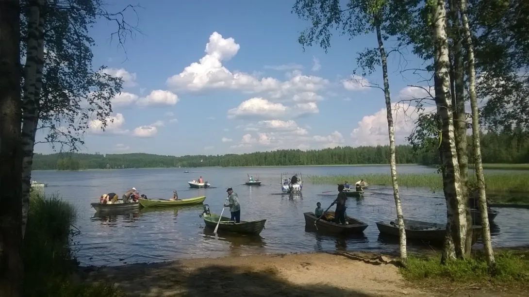 Kalastajia Tetriniemellä.