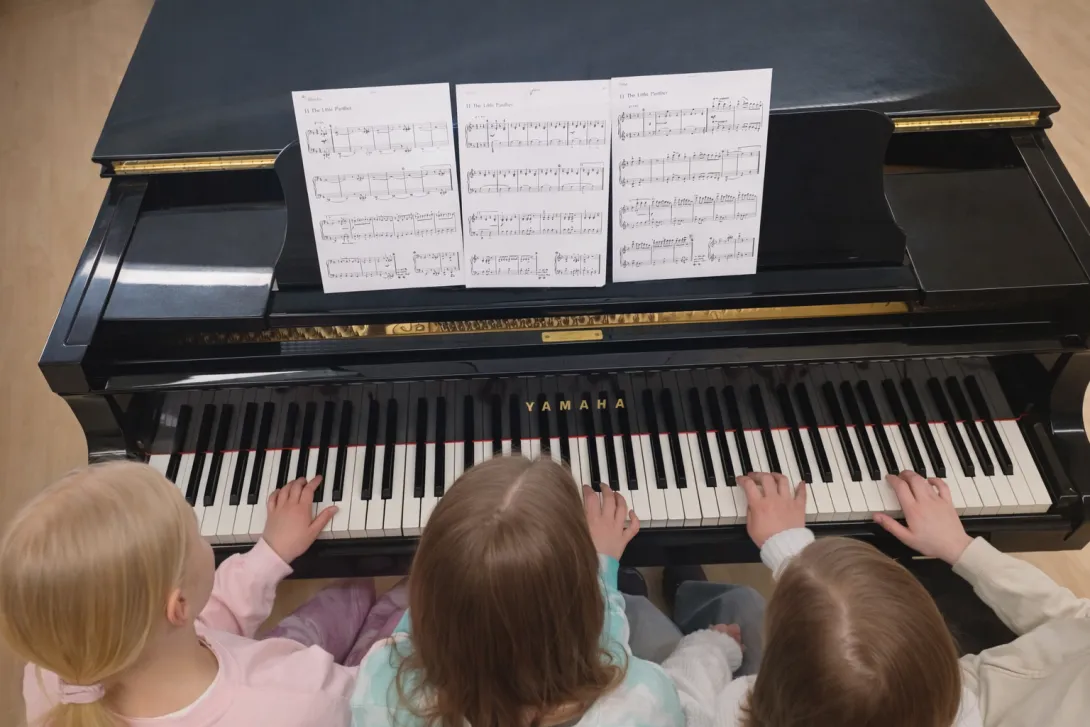 Pianoyhtye Perfetto soittaa